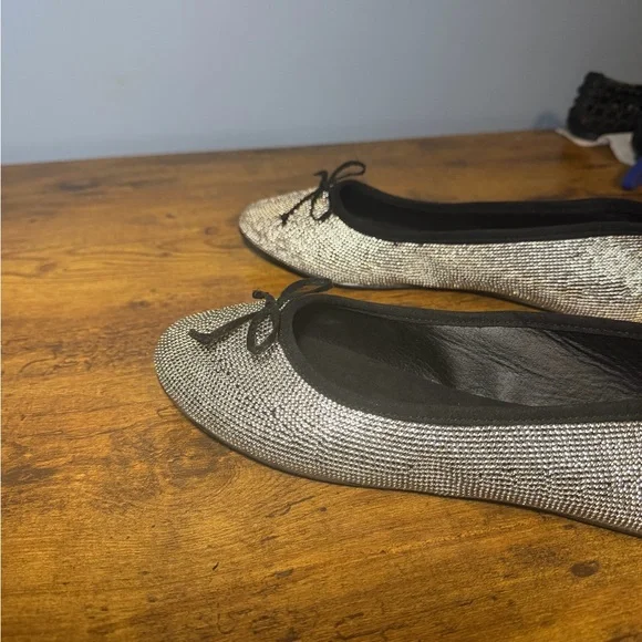 Juicy Couture Silver Women's Farrah Ballet Flats Size 9.5 - Picture 2 of 5
